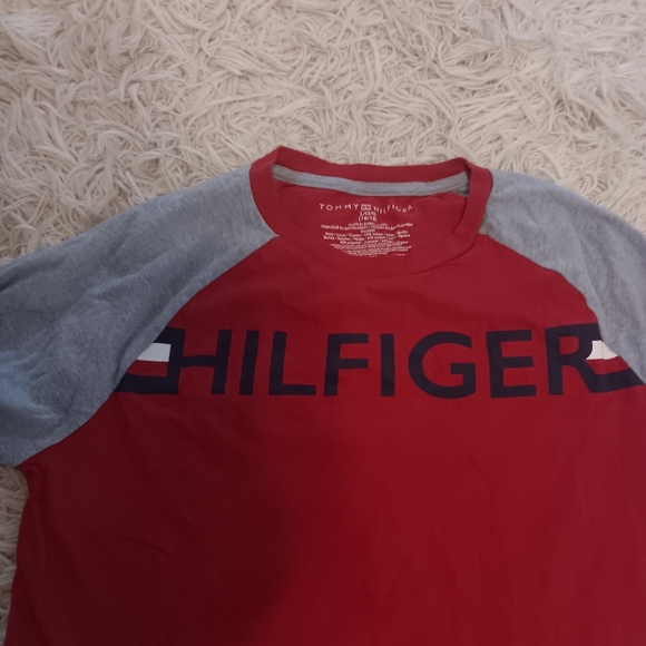 Tommy Hilfiger Boys Red / Navy Long Sleeve T-Shirt - Size L (16-18) - NWT - Picture 2 of 3